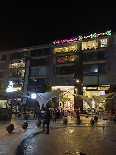 Butt Karahi is a very famous restaurant in Lahore, and it has its branch opened in DHA Raya Commercial Phase 6, Lahore. Butt Karahi is famous for its butter Karahi, chicken Karahi, and mutton Karahi, and it has other menu items as well, like egg fried rice and other desi traditional items as well.