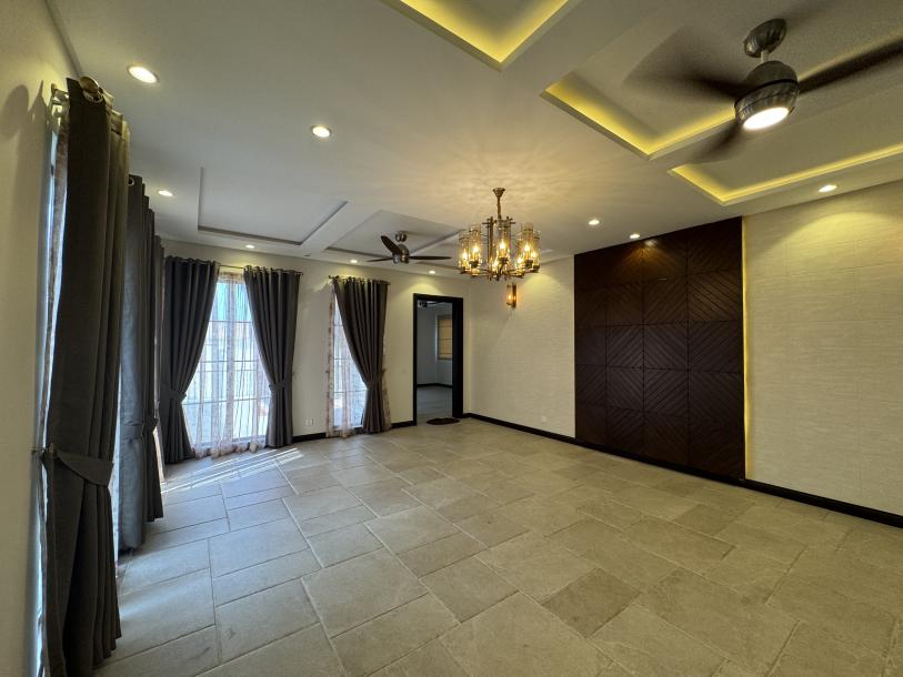 2 Kanal Superb Bungalow in Phase 8 Ex Park View DHA Lahore-12