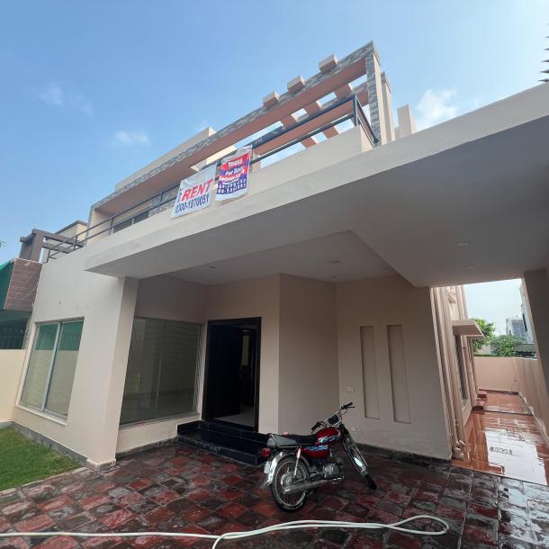 DHA Phase 6 10 Marla House For Rent-13