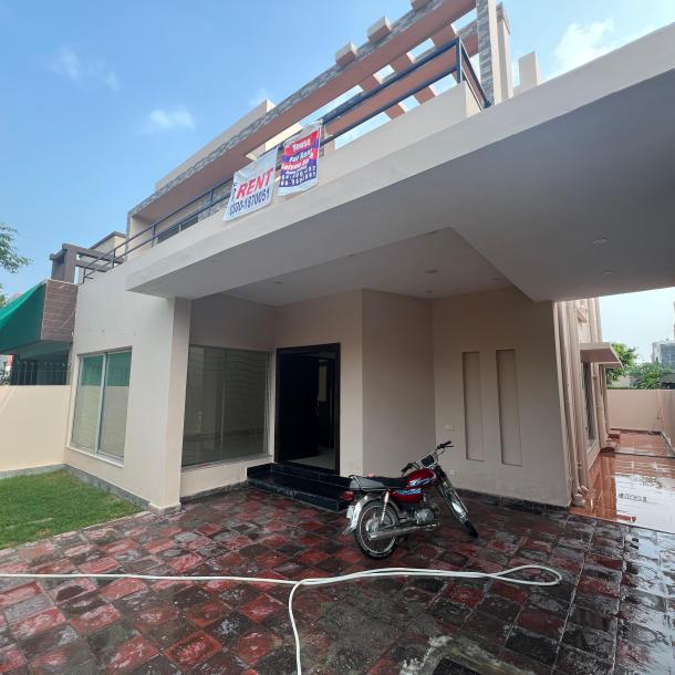 DHA Phase 6 10 Marla House For Rent-11