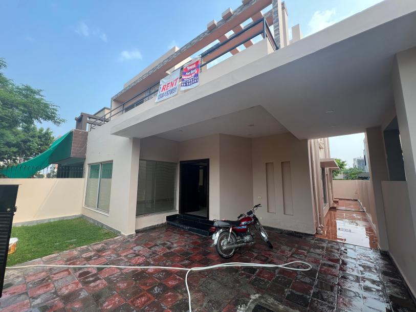 DHA Phase 6 10 Marla House For Rent-11