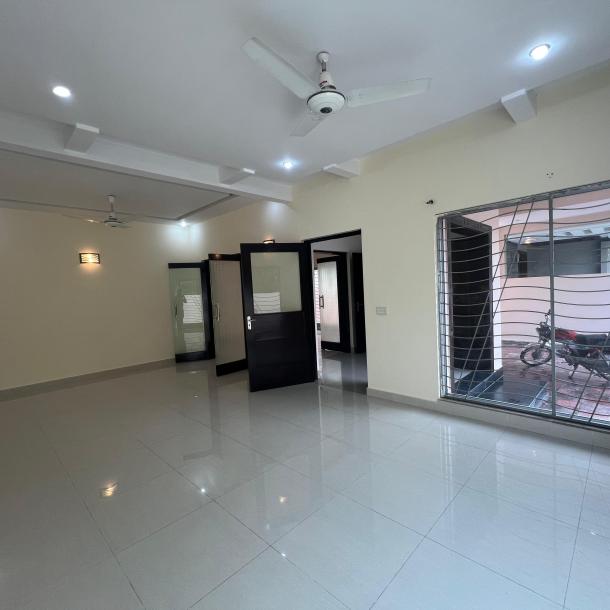 DHA Phase 6 10 Marla House For Rent-8