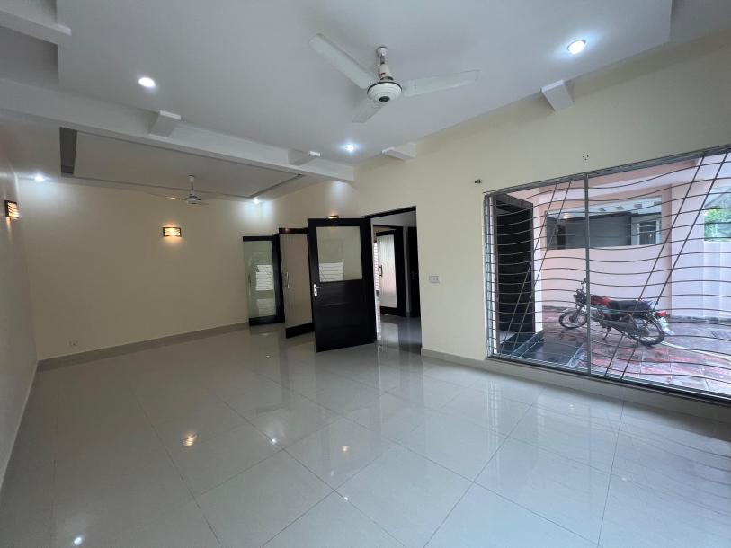 DHA Phase 6 10 Marla House For Rent-8