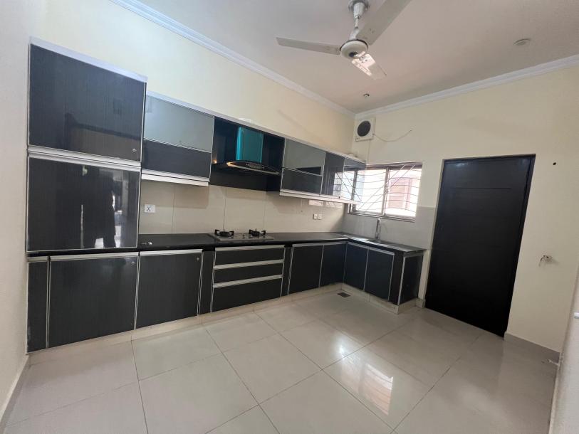 DHA Phase 6 10 Marla House For Rent-5