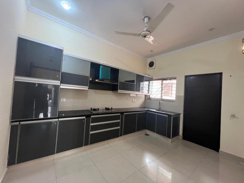 DHA Phase 6 10 Marla House For Rent-4