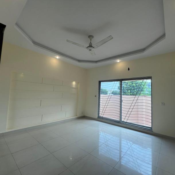 DHA Phase 6 10 Marla House For Rent-9