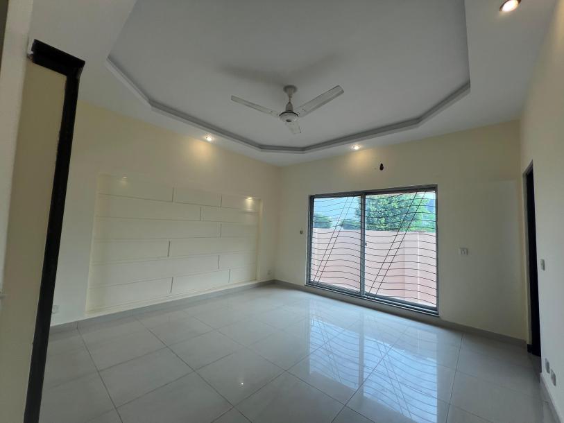 DHA Phase 6 10 Marla House For Rent-9