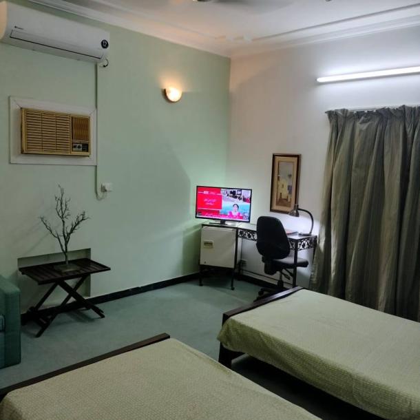 Executive Class Fully Furnished 1 Kanal Upper Portion-6