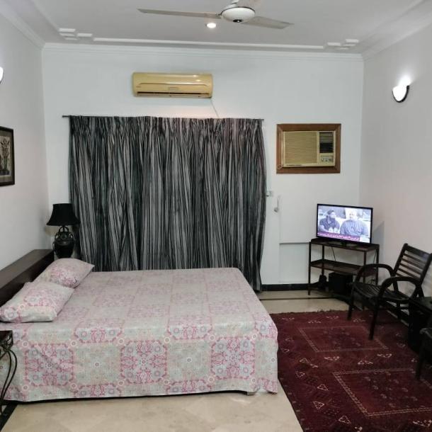 Executive Class Fully Furnished 1 Kanal Upper Portion-5