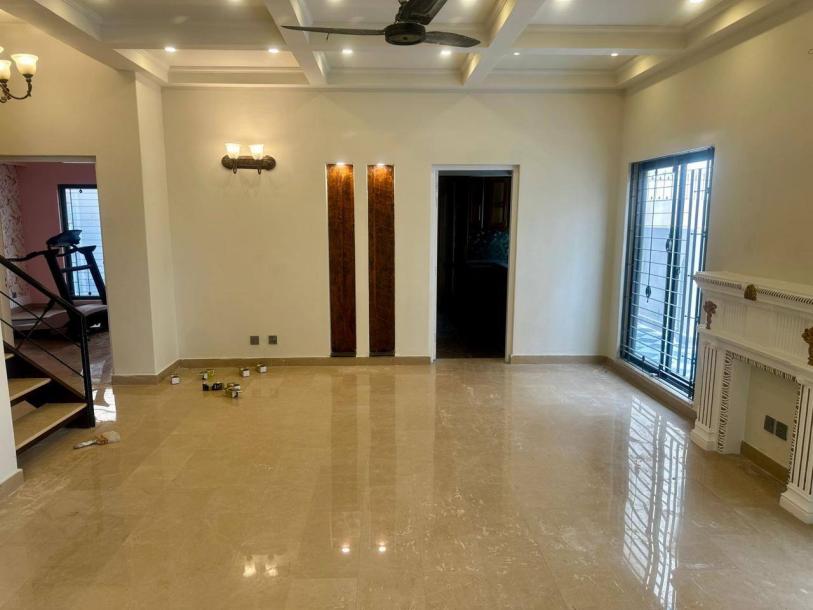 10 Marla house for sale in DHA phase 5 B block Near by park & Commercial Market .-2