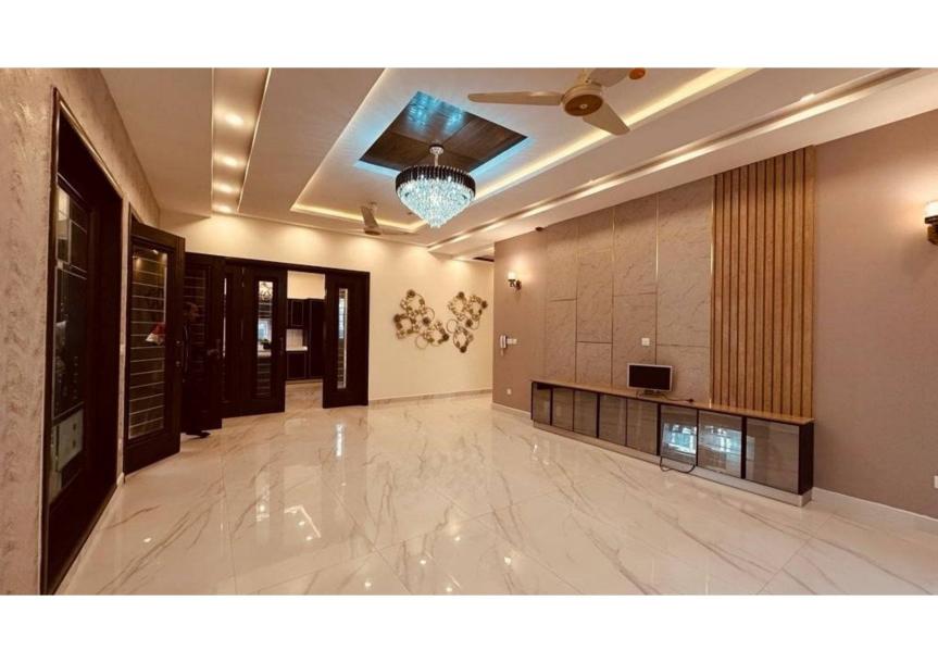 1 KANAL BRAND NEW Fully basement BUNGALOW FOR SALE in the hot location of Phase 6, DHA-Lahore.-5