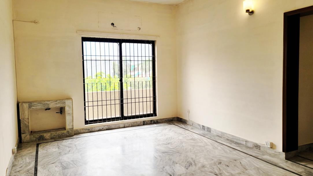 22-Marla Corner House For Rent Separate Gate Upper Portion at hot Location. Phase 2 (S Block)-6