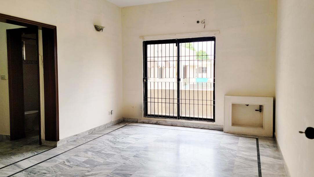 22-Marla Corner House For Rent Separate Gate Upper Portion at hot Location. Phase 2 (S Block)-4