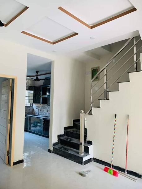 4 Marla House For sale in Paragon City barki road Lahore demand 175 with 3 beds-3