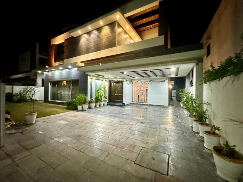 1 kanal fully furnished modern House for Rent  in DHA phase 6 Rent: 5 lacs-7