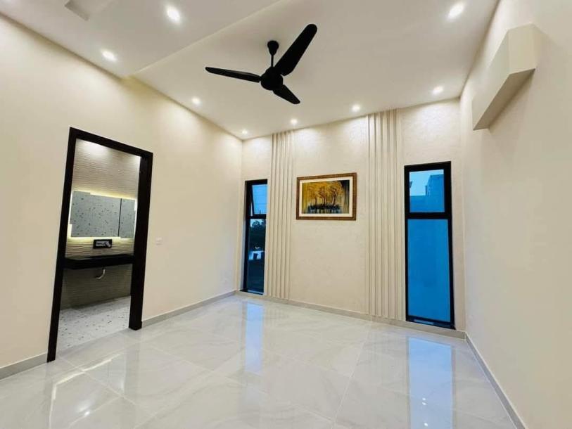 10 Marla Magnificent Bungalow in Bahria Orchard Central Block at a very reasonable Price 4.5 crore Just Buy and Live-9