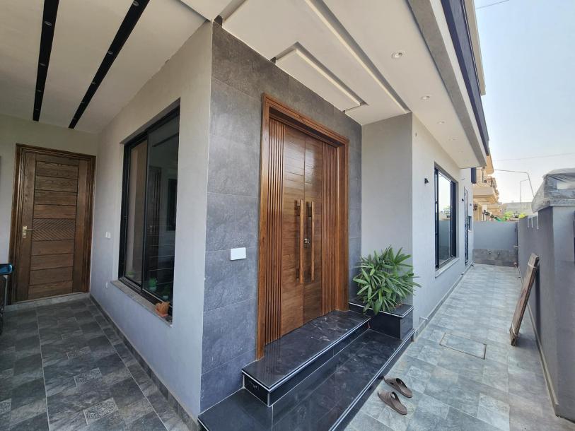 Stunning 7 Marla Modern Design House for Sale in Green City, Barki Road!-2