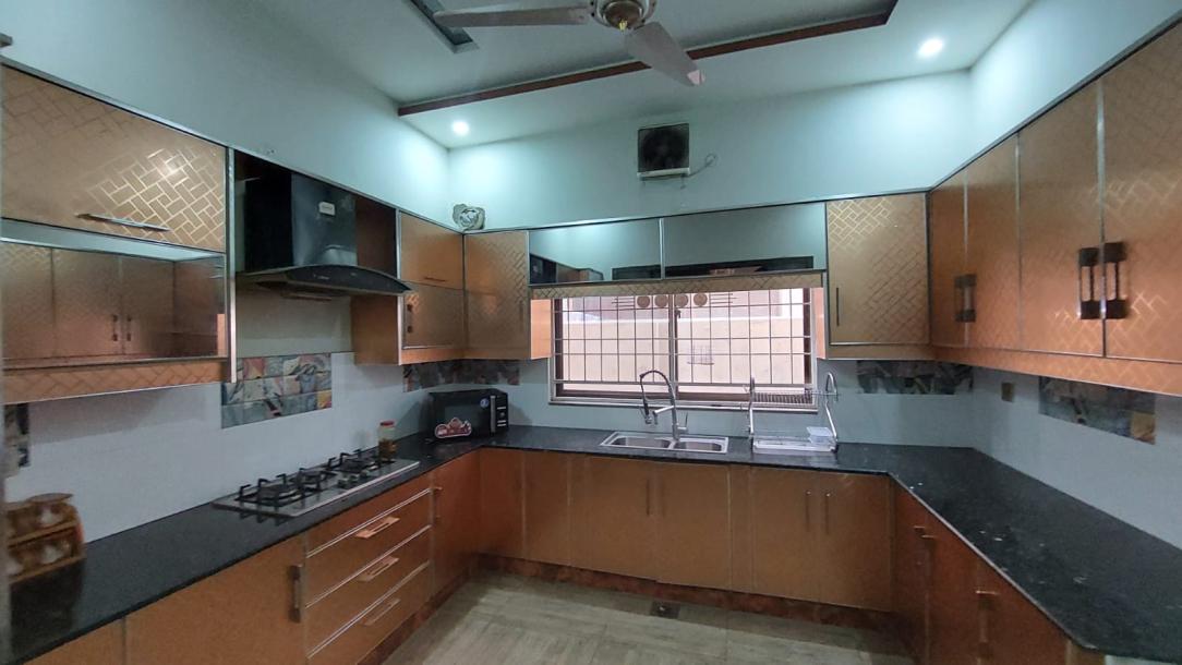 10 Lower Portion Fully Furnished 2 Bedrooms Drawing Room Tv Loungh Kitchen Totally Tiles Floor Hot Location-6