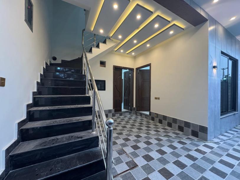 Valencia town Lahore 1Kanal facing park  fully furnished house available for sale-5