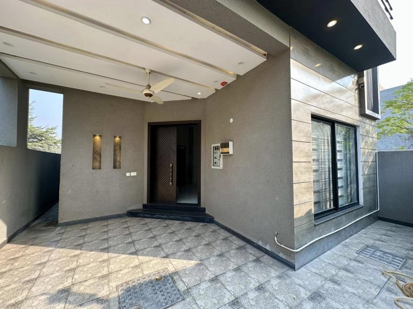 5 Marla modern Design slightly used corner house for sale in DHA Phase 9 Town Lahore Pakistan-12