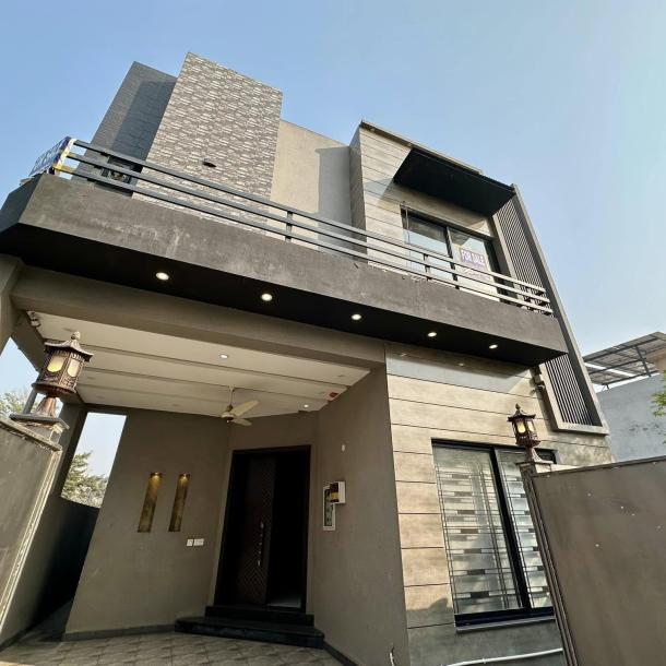 5 Marla modern Design slightly used corner house for sale in DHA Phase 9 Town Lahore Pakistan-4