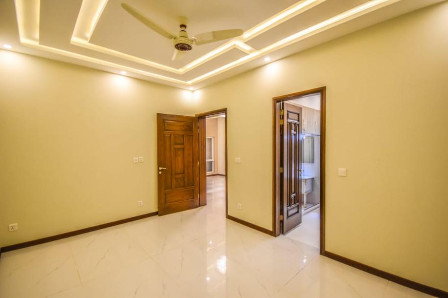 Luxurious 10 Marla House for Sale in DHA Phase 9 Town, Lahore Near Main Boulevard, Commercial Area, Schools, Parks, and Mosques-14