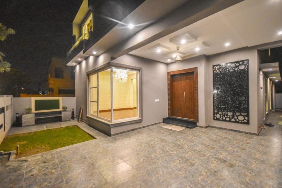 Luxurious 10 Marla House for Sale in DHA Phase 9 Town, Lahore Near Main Boulevard, Commercial Area, Schools, Parks, and Mosques-5