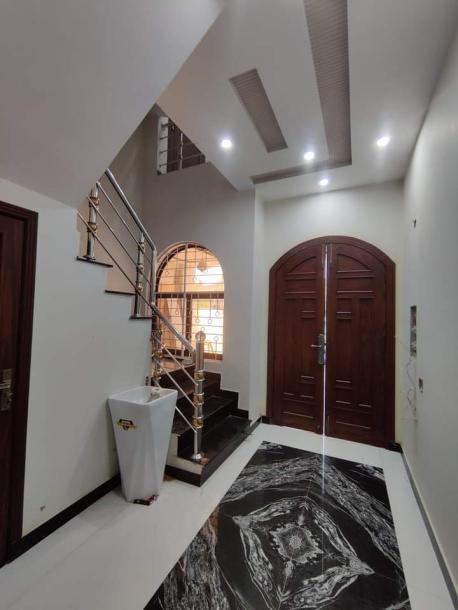 Luxurious 10 Marla House for Sale in Lake City  Lahore-10