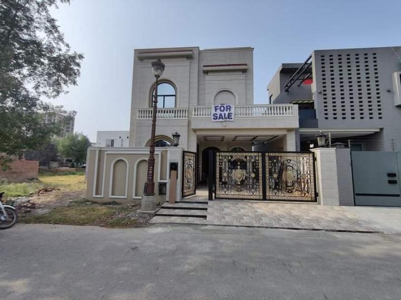 Luxurious 10 Marla House for Sale in Lake City  Lahore-1