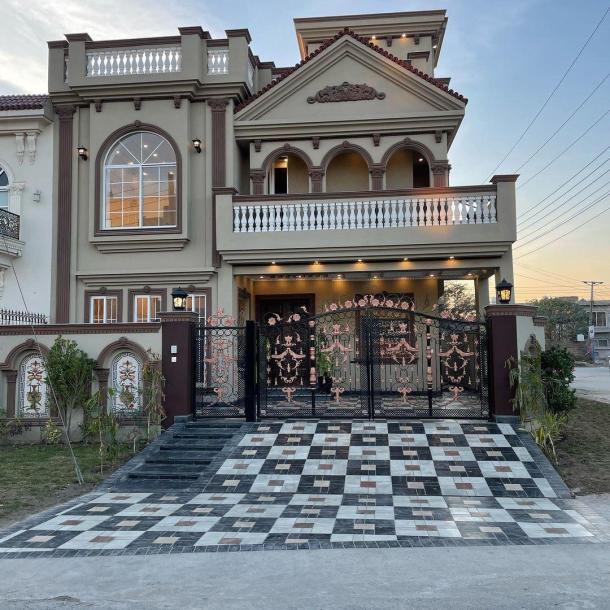 10 Marla Victorian Design House For Sale in Formanite Housing Scheme opposite to DHA Phase 5, Lahore-2