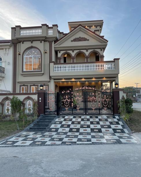 10 Marla Victorian Design House For Sale in Formanite Housing Scheme opposite to DHA Phase 5, Lahore-2