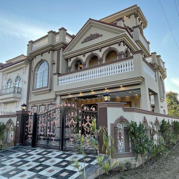 10 Marla Victorian Design House For Sale in Formanite Housing Scheme opposite to DHA Phase 5, Lahore-1