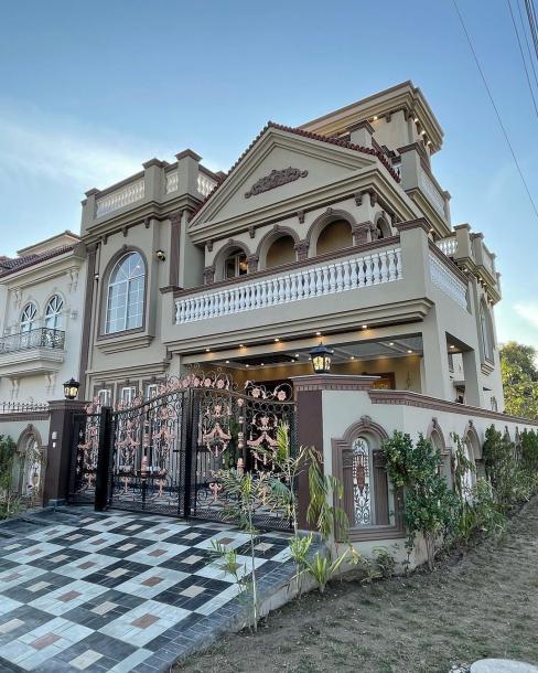 10 Marla Victorian Design House For Sale in Formanite Housing Scheme opposite to DHA Phase 5, Lahore-1