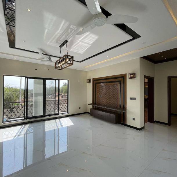 1 Kanal Classical Design House For Sale in Bahria Town, Lahore-5