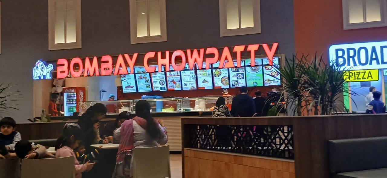 Bombay Chowpatty is an Indian food-based brand. It has tikka items, biryani items, samosas, chaat, etc., and it is based in Karachi. Now it is open in Dolmen Mall DHA, Lahore.